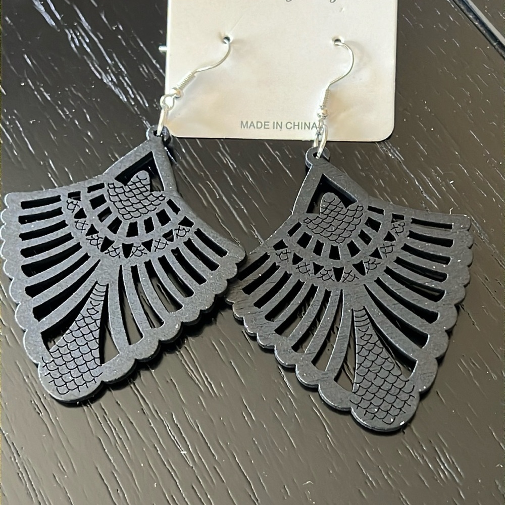 Black wooden laser cut earrings-NWT